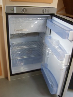 Réfrigérateur ouvert, lors de l'achat du véhicule