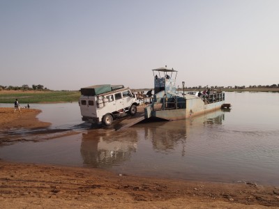 Le bac à Djenne, Mali.