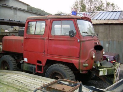 un rare double-cabine, à remettre en route