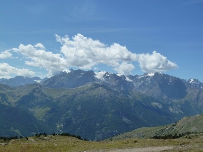 à gauche du glacier Roche Gardinière 3440m au millieu Pointe Arcas 3478m et à droite Dome Monetier 3046m.JPG