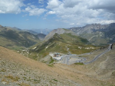 Vue de la vallée qui mène à Valloire du col du galibier 2645 m