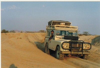 10 cm de &quot;fech fech&quot; en Namibie - Circa 1988!<br /><br />NB - Les Land Série III ont un filtre à air à bain d'huile !