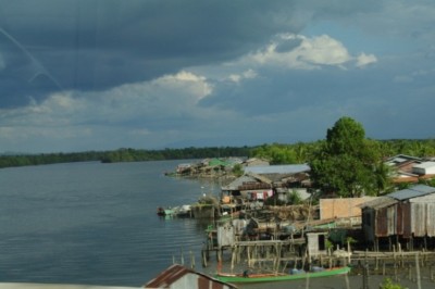 11-Cambodge-Maisons sur pilotis-Koh Kong.JPG