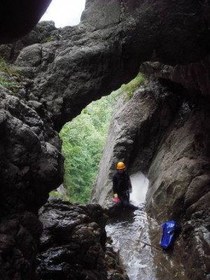 belle arche sur le canyon de la Corva en Catalogne