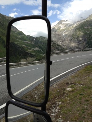 Grimselpass derrière, Furkapass devant