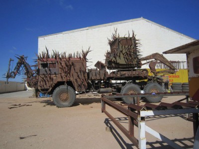 mad_max_4_aeur_fury_road_des_va_c_hicules_et_gants_pointus_photo_2.jpg