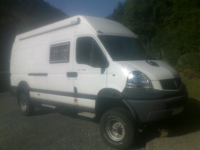 le macotte 125chx un espagnole qui là préparer en montant des ponts de pick up chevrolet dessus croisé à Cauteret