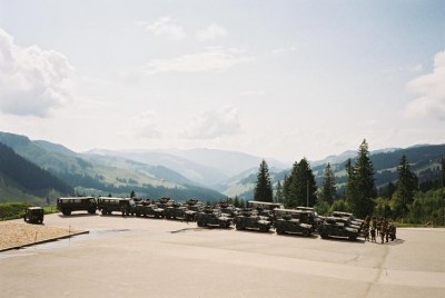 Eagle (blindé donc plus gros que le humvee) et Duro I bâchés