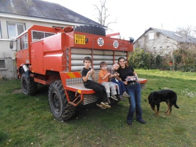 20130323_17-39-58_ST HILAIRE ST FLORENT_GOUTER EN FAMILLE.JPG