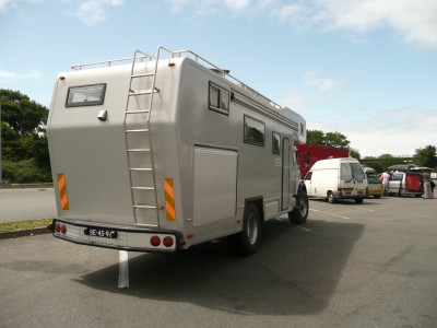 tout petit mon transporter à coté...