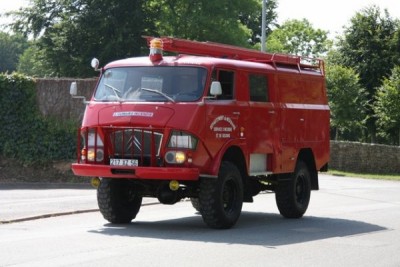 LES CITROEN  BELPHEGORE  350 N 4X4<br />un peu  d'historique  les citroen belphégore  350 n 4x4 purement  pompier  ont été construit  à cinq exemplaires<br />_le premier exemplaire  est le proto  Simpar sur châssis citroen  moteur essence  construit en 1968 par Guinard Incendie  pour la le Département  de la      Marne il fut offert au  SDIS   du Morbihan  56  par Monsieur JC PICOT les photos présentées avec le gyro bleu sont celles du jour de son arrivée dans le Morbihan  ,aujourd'hui il a retrouvé sa configuration d'origine le support et sa grille de protection    et son fameux gyrophare Orange marchall a lentille de fresnel  <br />-deux exemplaires sont construit en 1970 et 1971   par les ets GRAU , ils sont repris le caisson des FI CITROEN 350 4X2  pour le monter sur le châssis citroen 350n 4x4 moteur essence pour le département de la Marne . Monsieur JC PICOT a restaurer un  qui fut vendu au enchère le dimanche 14 mars 2007 à Beaune - un chassis350N 4X4  moteur diessel perkins fut construit par CAMIVA  en CCF Moyen  citerne 1500L véhicule non homologué  il fut acheté  par le Département de la Haute Savoie  pas de photos<br />-un autre châssis de 350 N  4X4  fut construit par un constructeur local  en ccf moyen  pour le centre de secours de LEZAT   pas de photos<br />les autres châssis sont des véhicules en simple ou double cabine transformé en deuxième vie en véhicule pompier  <br /><br />Source : http://t46cdu.skyrock.com/3047441915-citroen-belphegor-SDIS-morbihan-construit-en-4-exemplaires.html