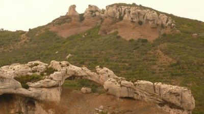 l'arche..du Baou ? sur la route des crètes entre cassis et la ciotat dans la redescente