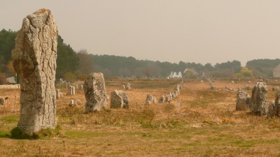 mais ils devaient quand même se faire chier là bas obélix...pour planter 3000 ménhir en lignes droites dans un champs (carnac)