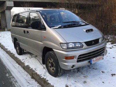 Mitsubishi_L400_Silver metallic.JPG