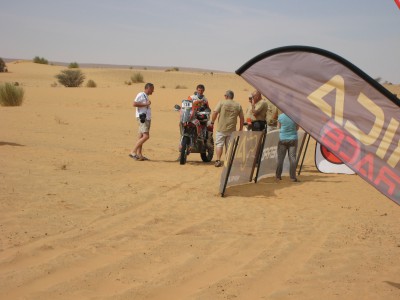 la Africa Eco Race bivouac à côté d'Atar