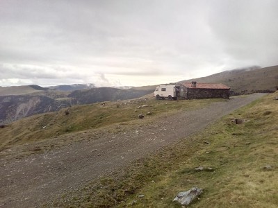 Nuit dans un refuge de berger libre d'accès à 2000m