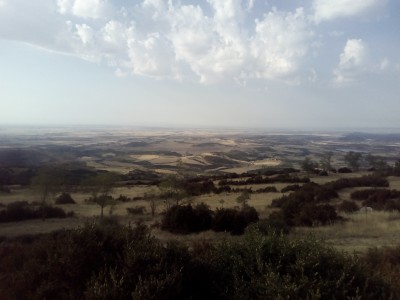 Au loin le désert des bardenas.