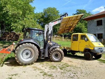 Aide du voisin pour enlever le plateau