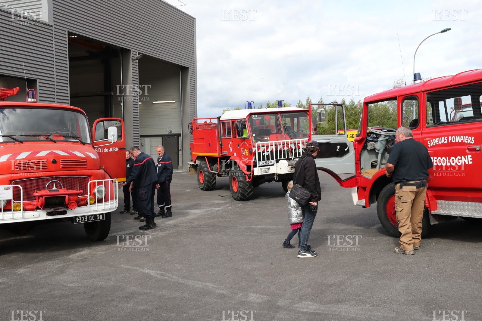 exposition-de-vieux-vehicules-de-pompier-venant-de-toute-la-region-1569688861.jpg