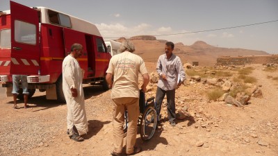 faire un reportage photo sur la livraison de fauteuils roulants organisée par Nomade et son association la gerboise solidaire.