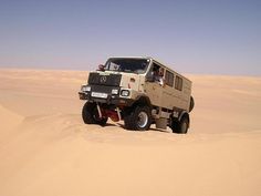 d91411f780fd2d15420679f800718316--adventure-campers-landrover.jpg