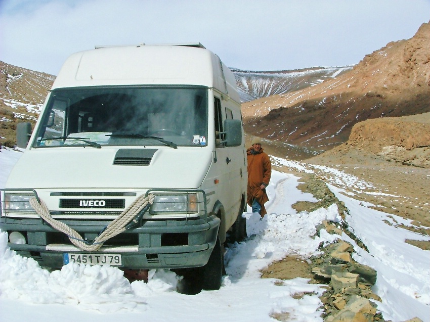 Bloqué dans la neige,Atlas marocain Bloqué dans la neige,Atlas marocain