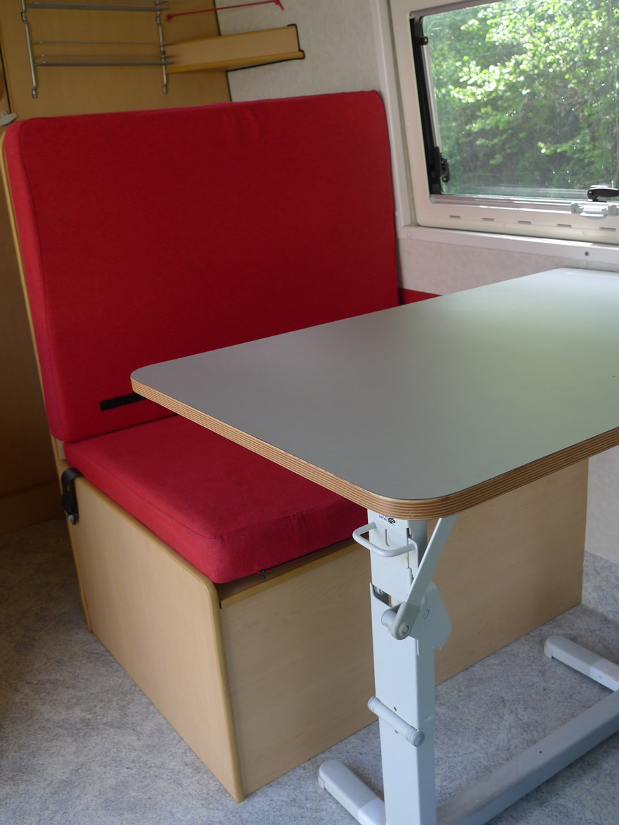 dinette-2.jpg