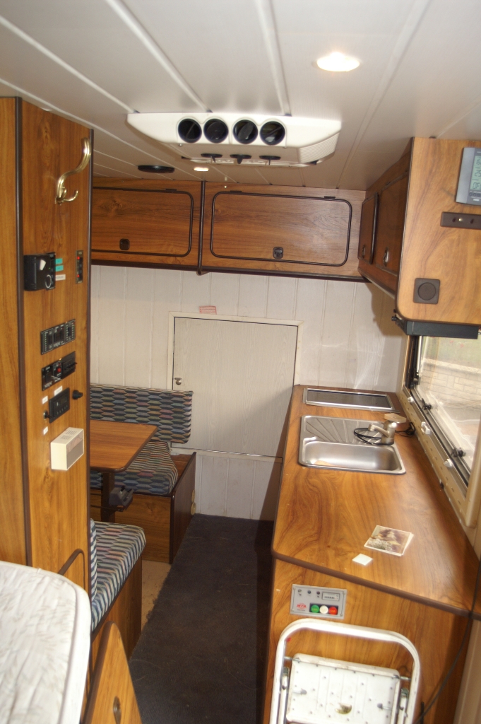 Interieur_passage_vers_cabine.jpg