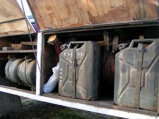 reservoir_additionnel_jerrycans.jpg