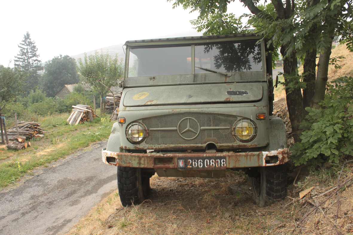 unimog_de_face.jpg